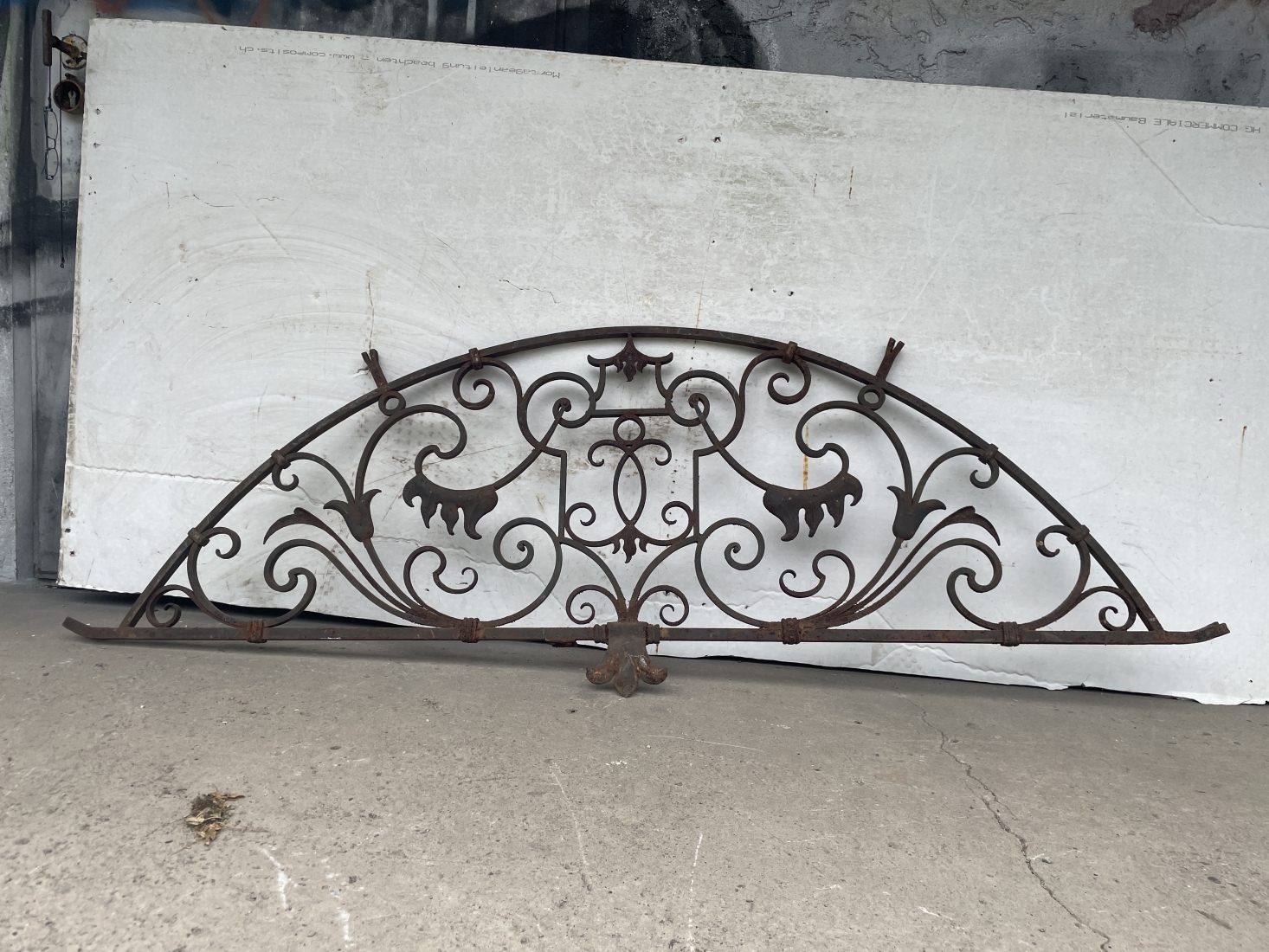 Elemento di decoro/inferiata in metallo