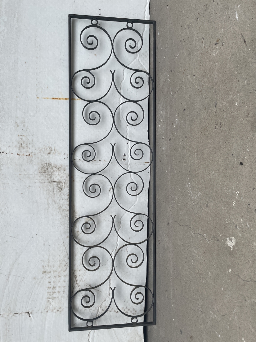 Elemento di decoro in metallo