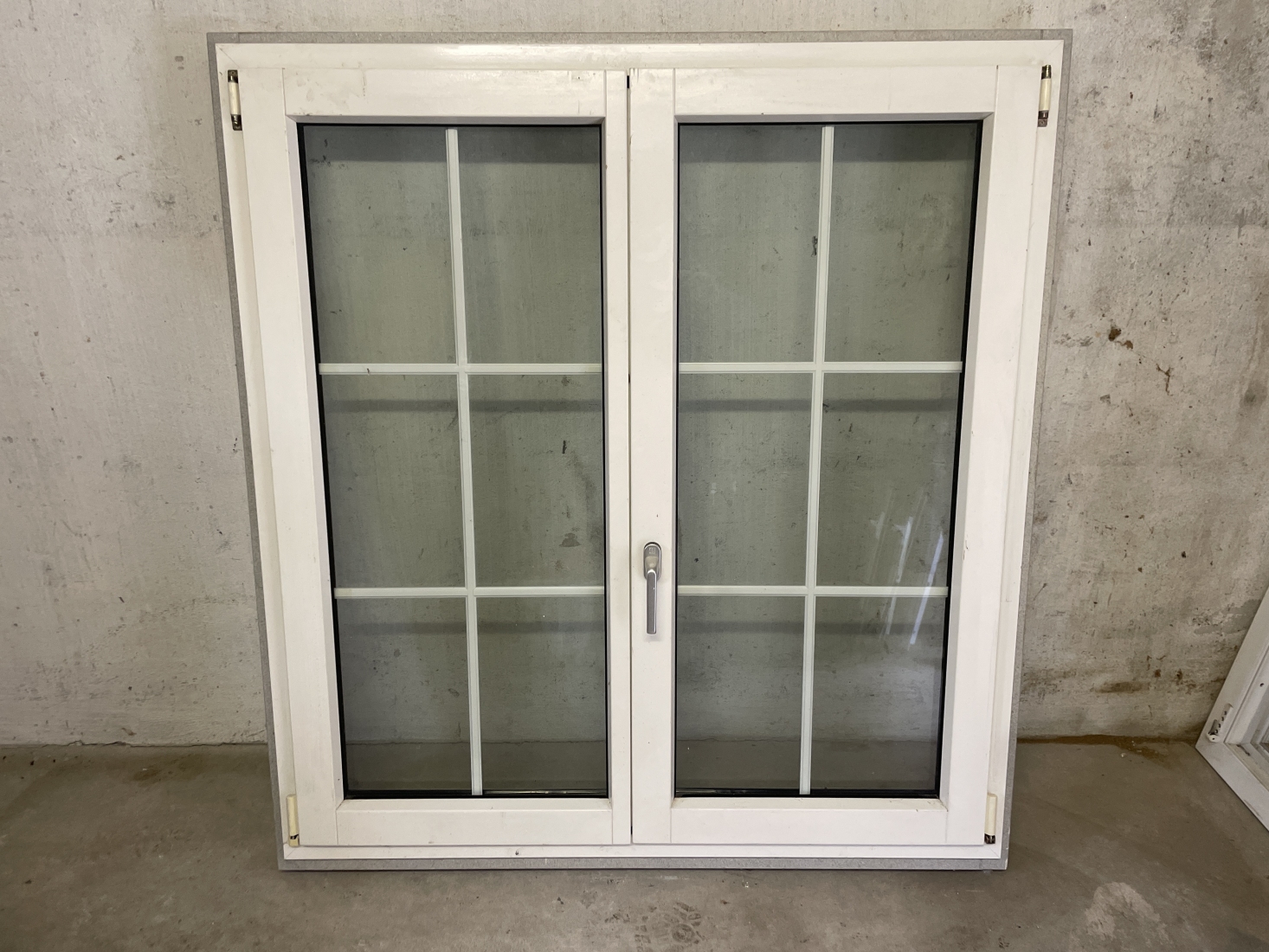 Finestra doppio vetro (telaio interno in LEGNO; telaio esterno in PVC)