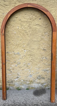 Porta in legno a tutto sesto