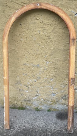 Porta in legno a tutto sesto