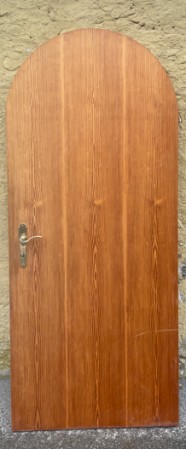 Porta in legno a tutto sesto