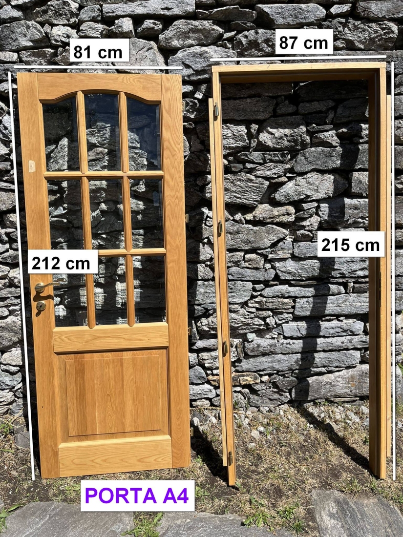 Porta lignea con vetrata (A4)