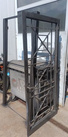 Porta in metallo