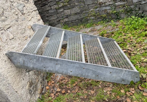 Scala in acciaio zincato
