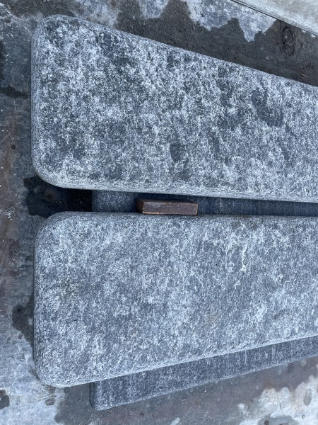 Tavolo e panchine in granito